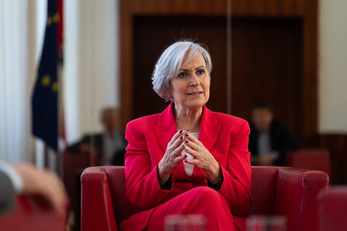 Justizministerin Anna Sporrer im Ministerium beim Interview